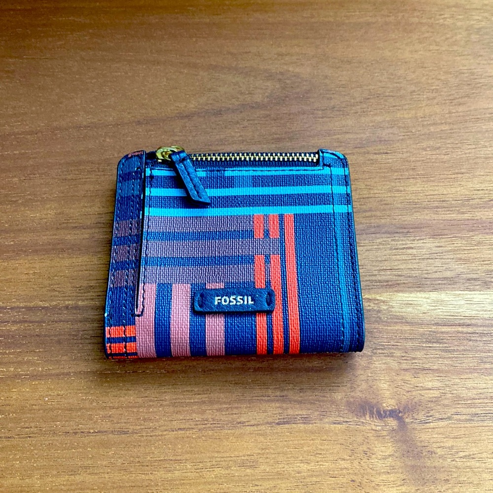 Fossil wallet in great condition.